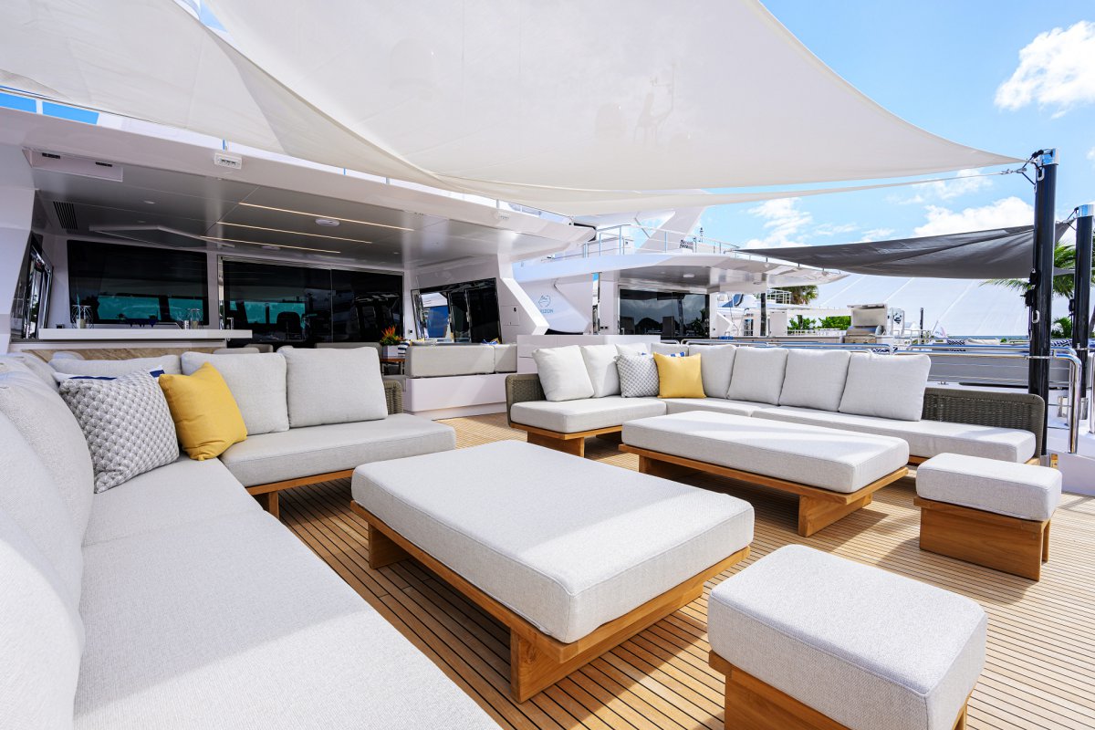 SOLD! HORIZON YACHTS FIRST FD90 WITH SPLIT-USE SKYLOUNGE