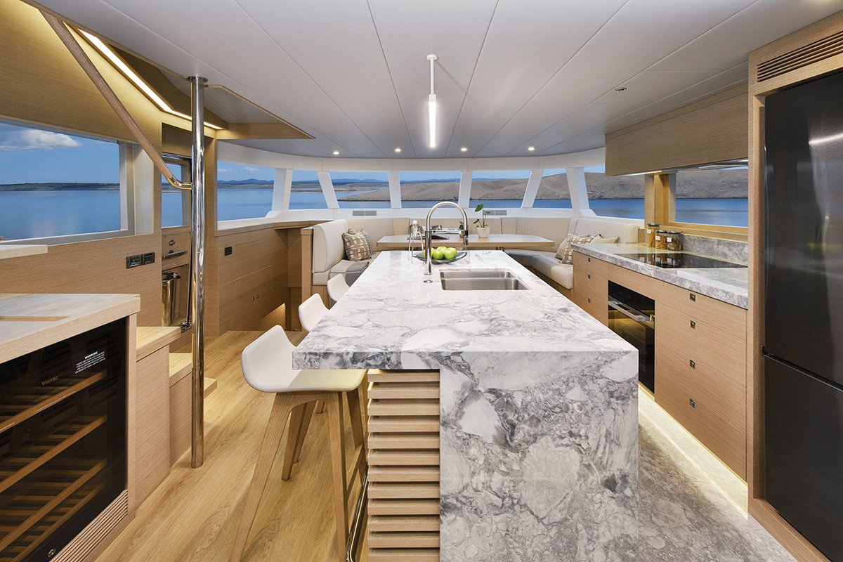 Horizon Yachts Unveils New V74