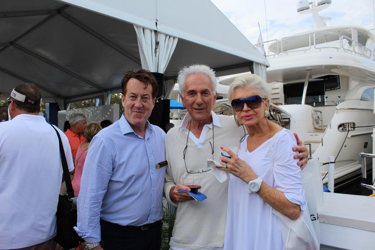 Beautiful Location + Beautiful Yachts Draw Crowds to Horizon Yachts at 2016 Palm Beach Boat Show