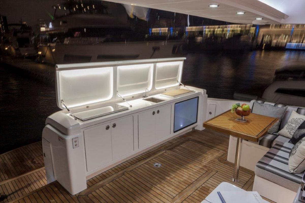 Yachting Magazine Reports on the Debut of the Horizon E56XO Sport Yacht in Australia
