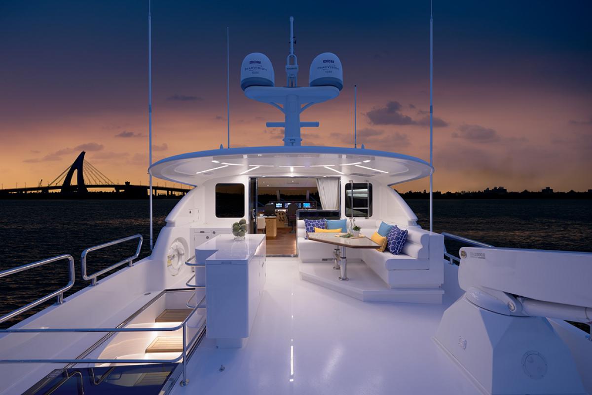 Award-Winning Horizon E88 Skylounge Motoryacht Launched, Delivering to U.S. this Fall