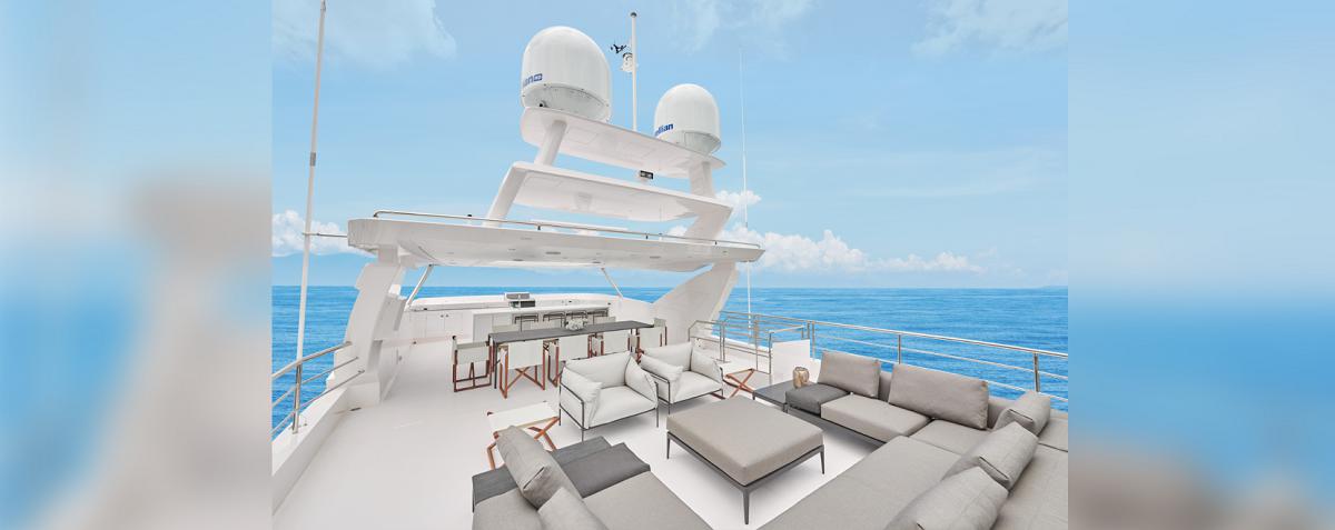 The New Horizon CC115 Superyacht is Designed for Family Fun