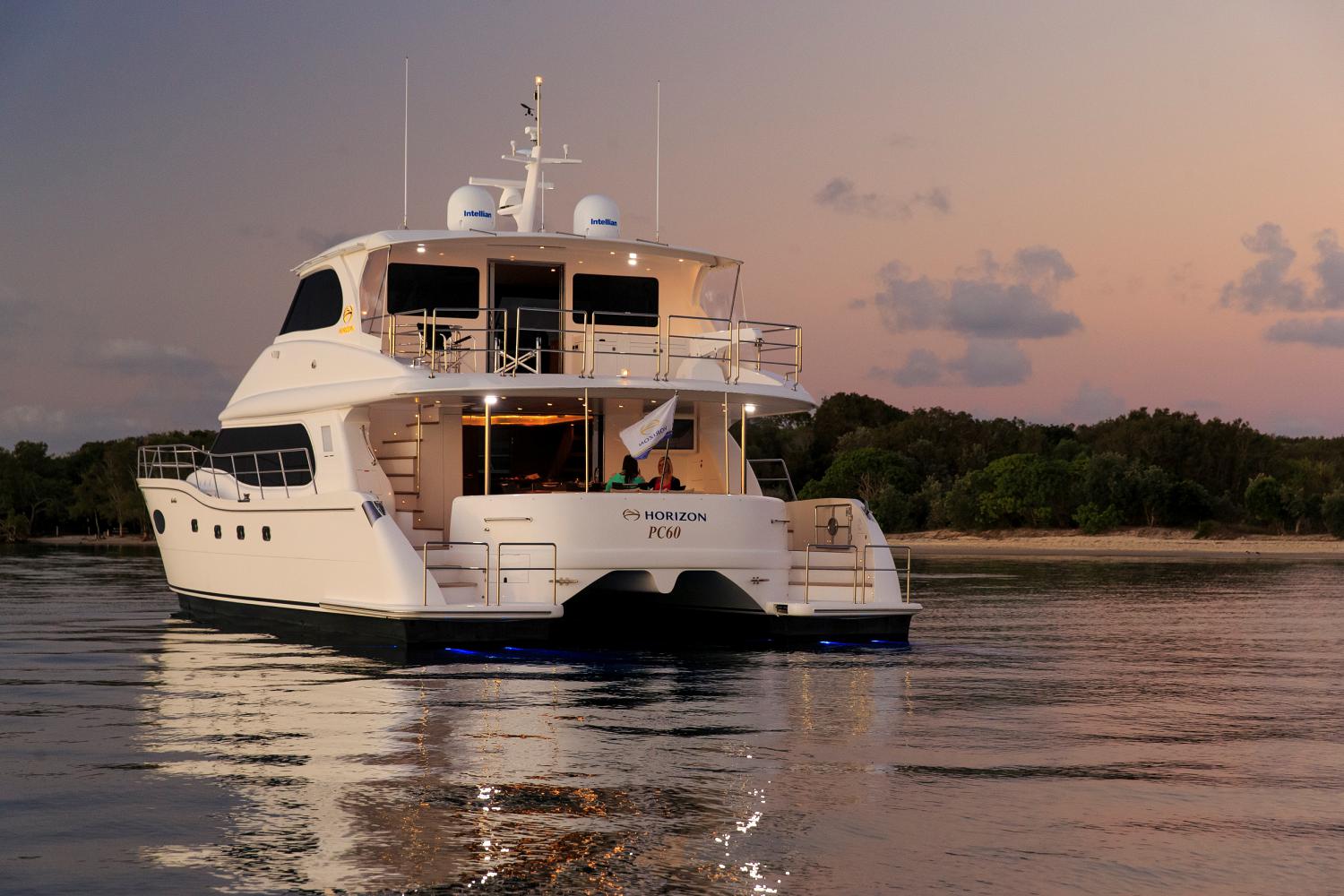 horizon pc60 luxury power catamaran