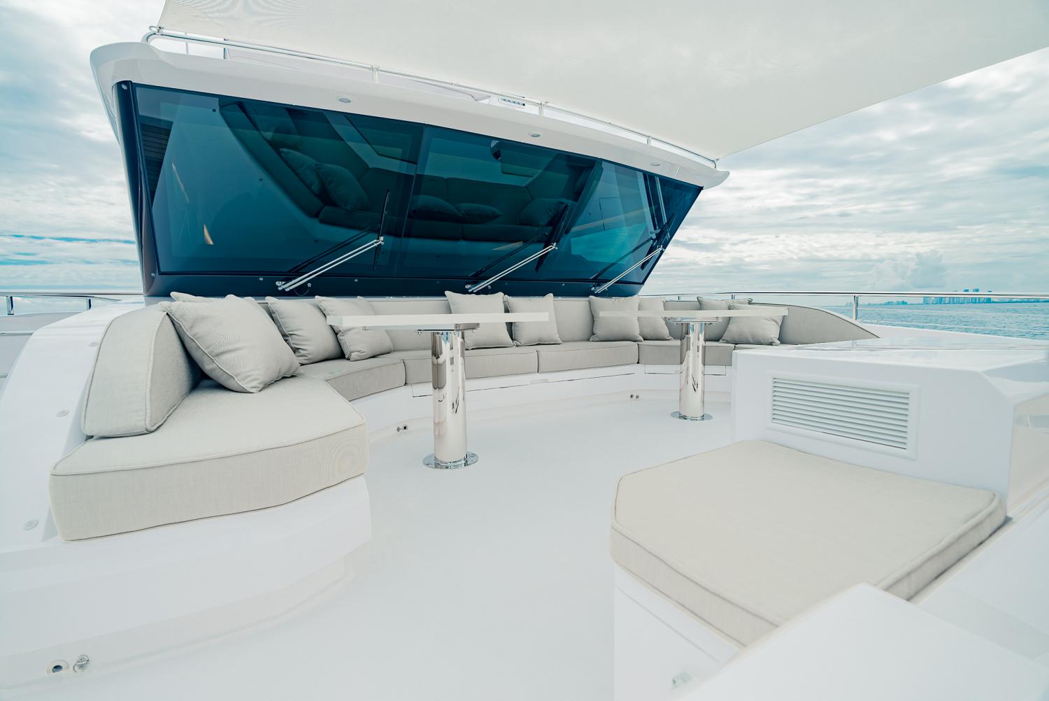 Horizon FD100 Tri-Deck Yacht